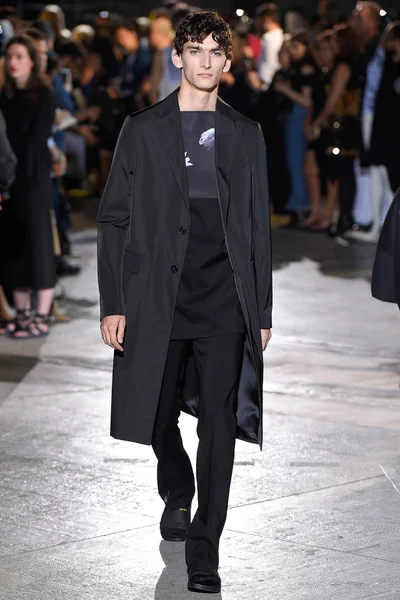 Look 14